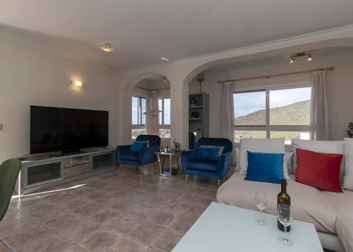 Catherine أذيخي