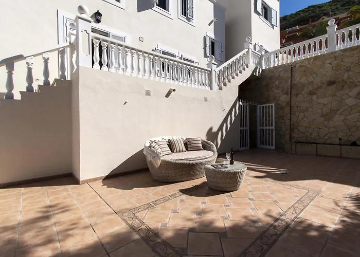 Catherine أذيخي